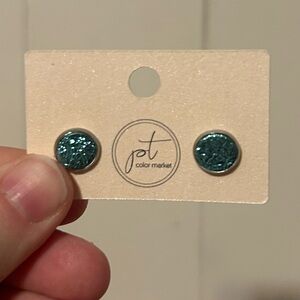PT color market studs